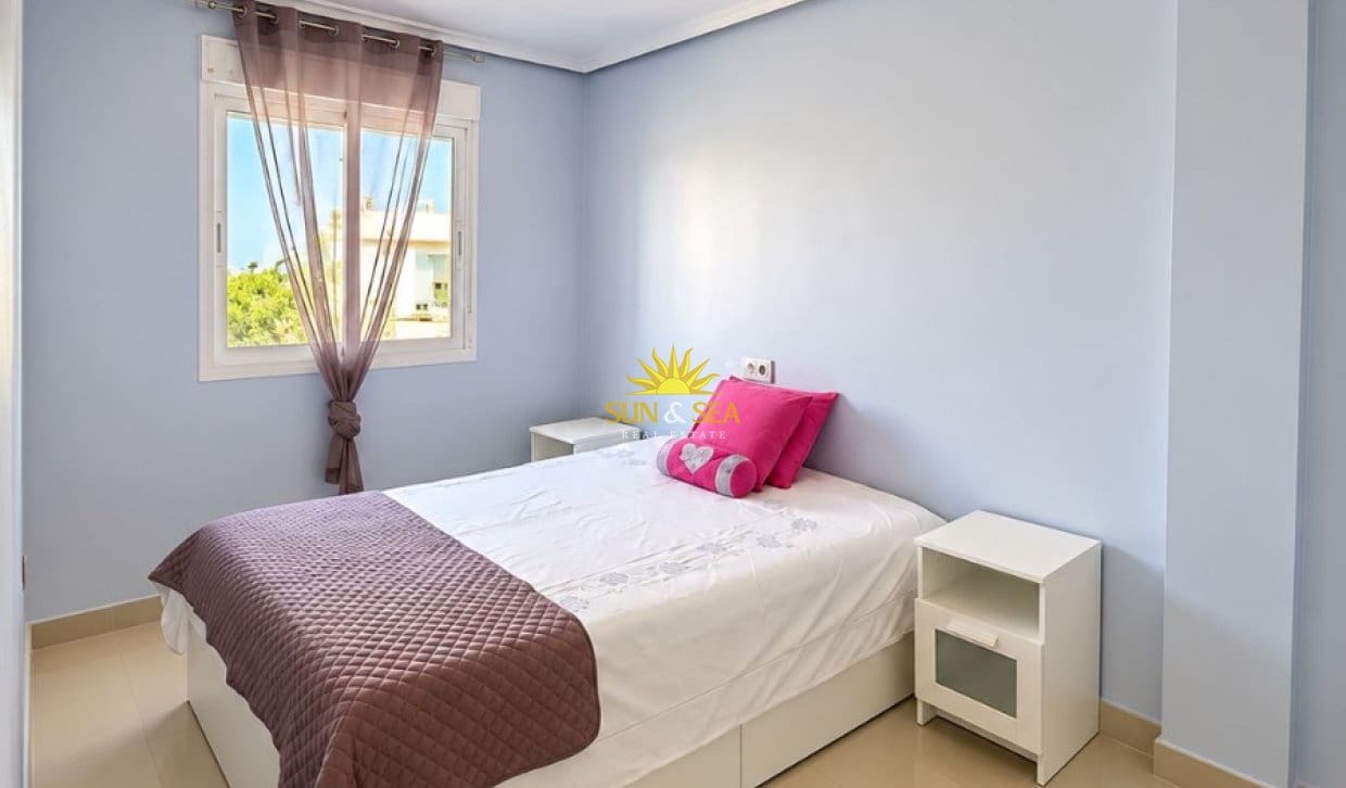 5 quarto Moradia para arrendar em El Campello com piscina garagem - 2 500 € (Ref: 10052006)