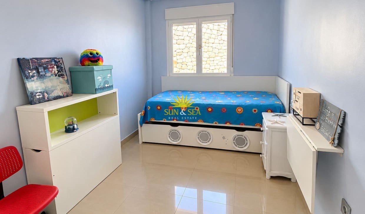 5 quarto Moradia para arrendar em El Campello com piscina garagem - 2 500 € (Ref: 10052006)