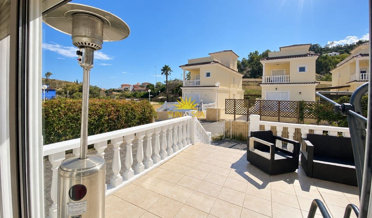 5 quarto Moradia para arrendar em El Campello com piscina garagem - 2 500 € (Ref: 10052006)