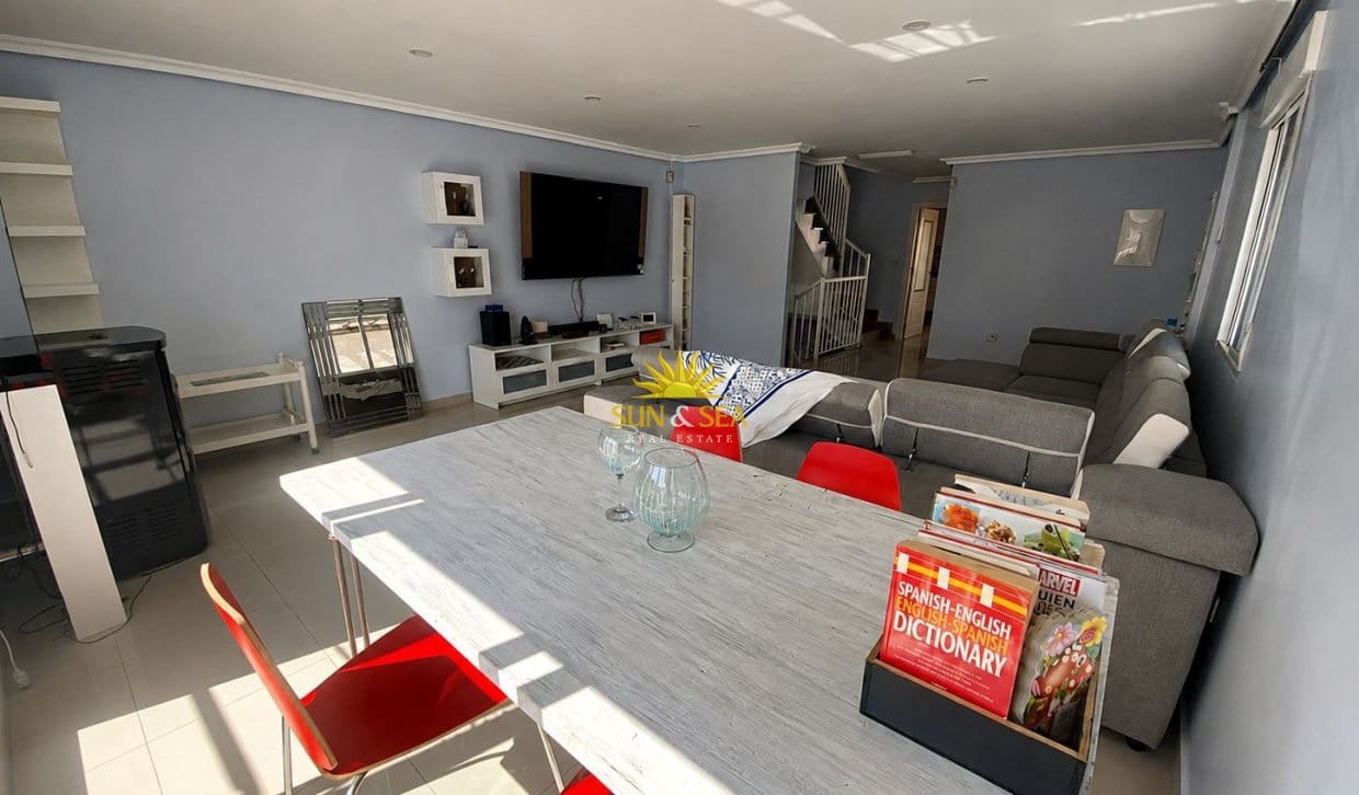 5 quarto Moradia para arrendar em El Campello com piscina garagem - 2 500 € (Ref: 10052006)