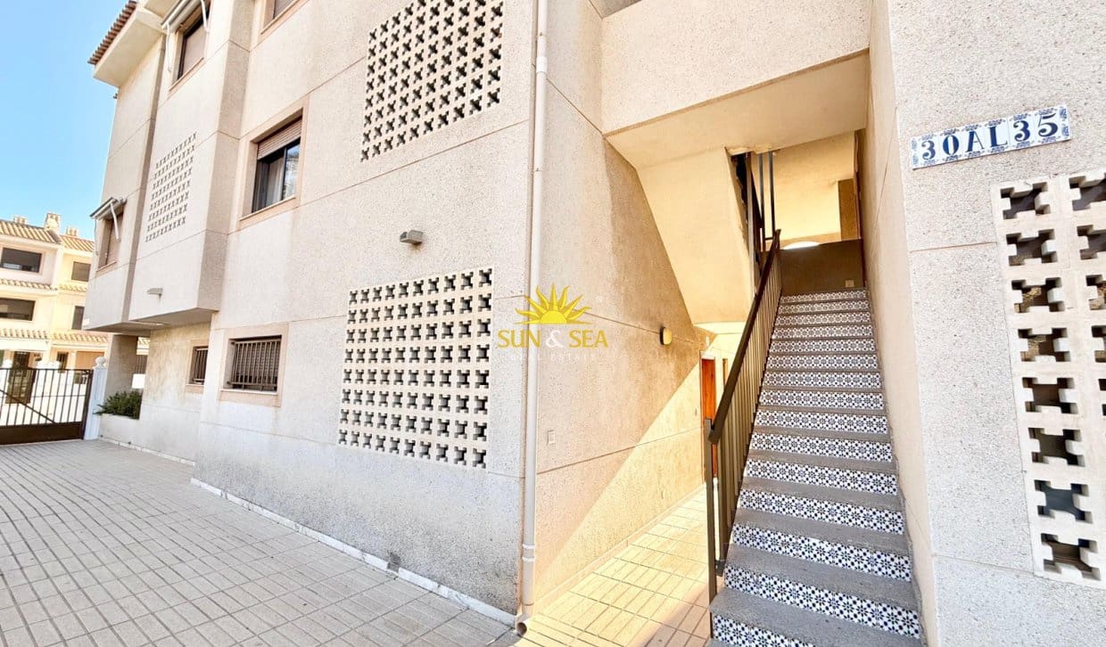 2 slaapkamer Appartement te huur in Guardamar del Segura met zwembad - € 750 (Ref: 10052082)