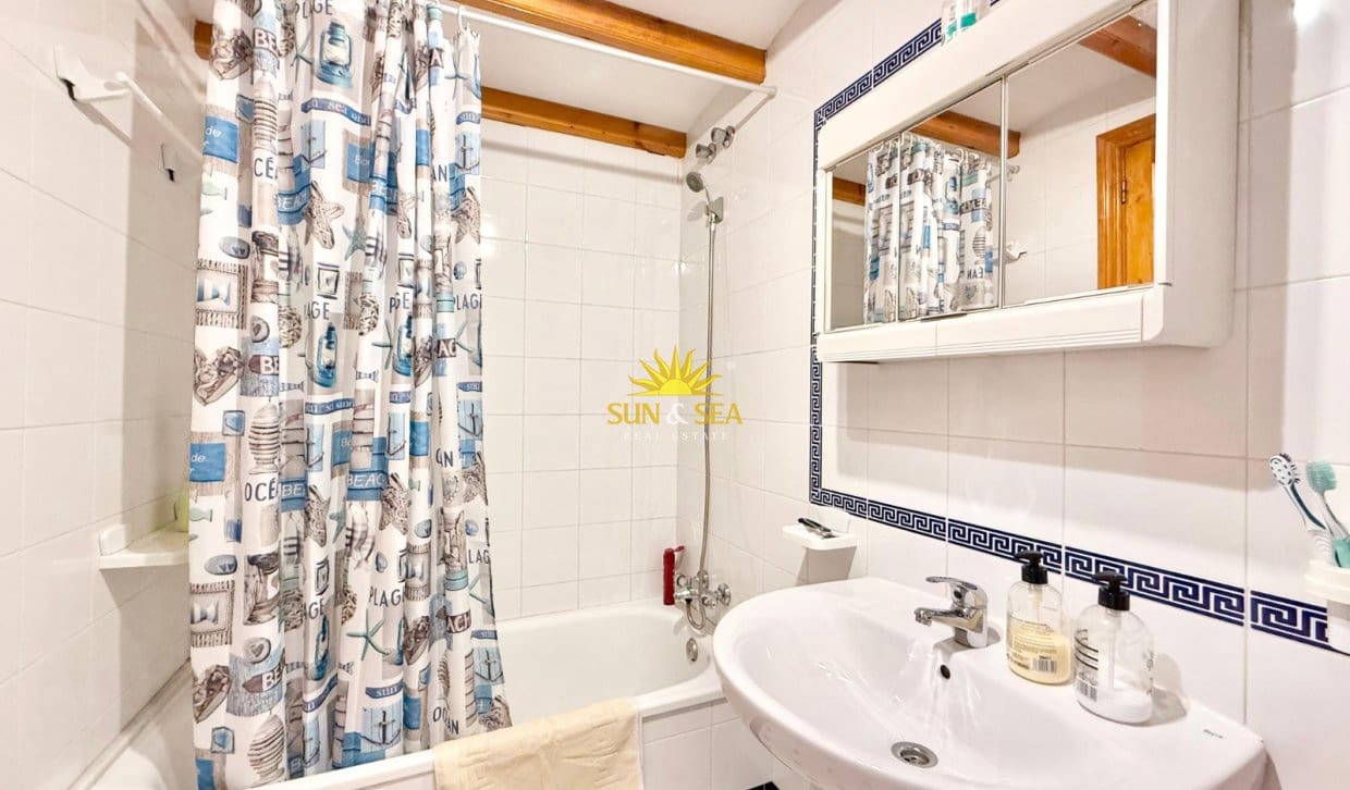 2 slaapkamer Appartement te huur in Guardamar del Segura met zwembad - € 750 (Ref: 10052082)
