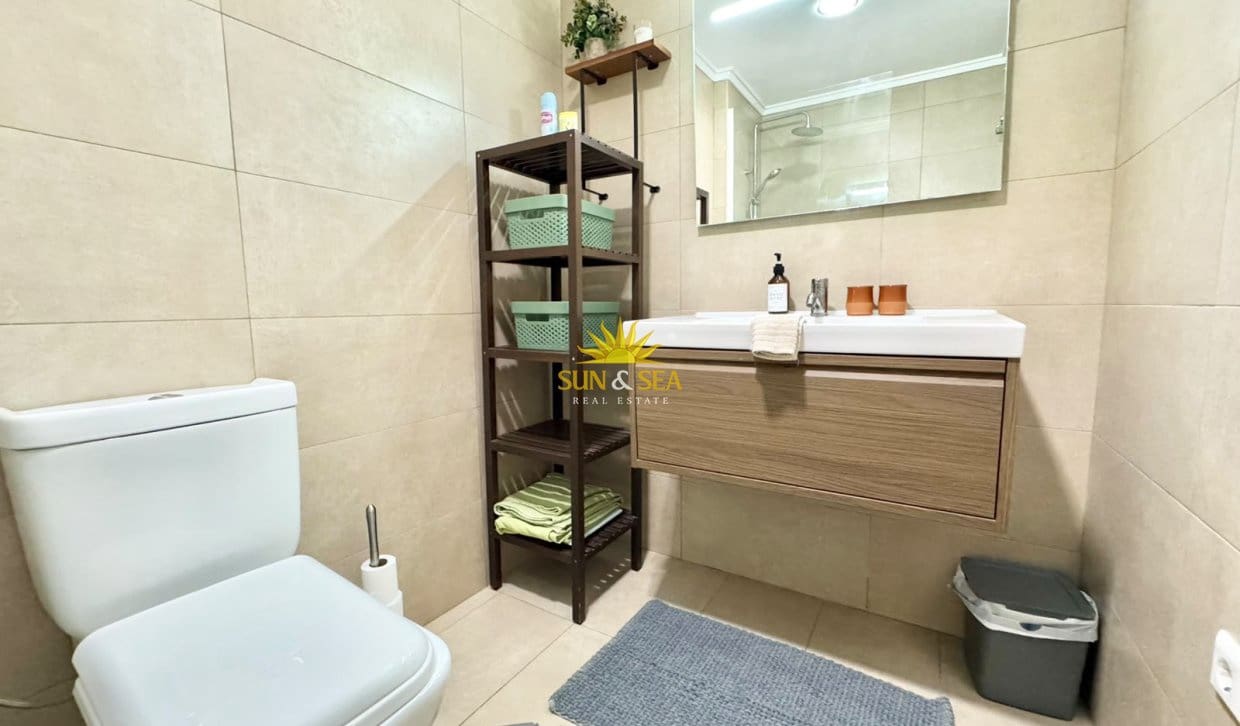 Apartamento de 2 habitaciones en Torrevieja en alquiler vacacional con piscina - 900 € (Ref: 10052083)