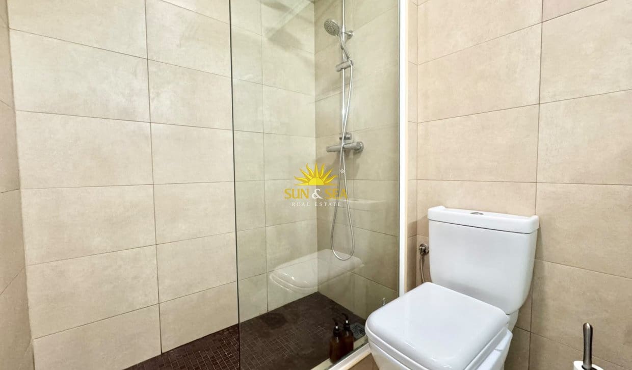 Apartamento de 2 habitaciones en Torrevieja en alquiler vacacional con piscina - 900 € (Ref: 10052083)