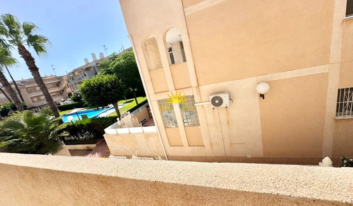 Apartamento de 2 habitaciones en Torrevieja en alquiler vacacional con piscina - 900 € (Ref: 10052083)