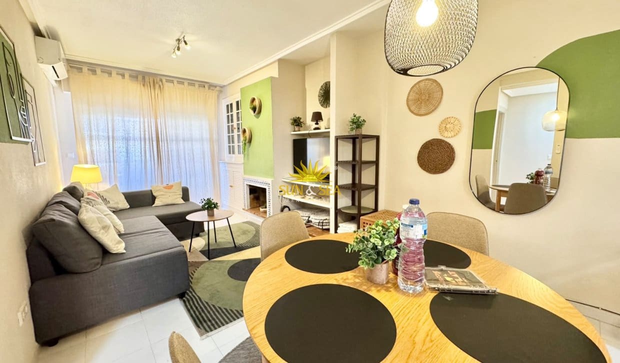 Apartamento de 2 habitaciones en Torrevieja en alquiler vacacional con piscina - 900 € (Ref: 10052083)