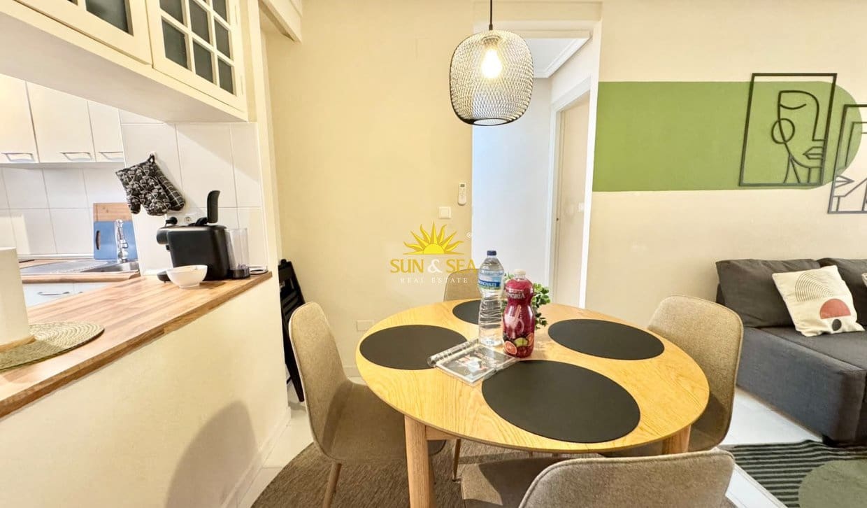 Apartamento de 2 habitaciones en Torrevieja en alquiler vacacional con piscina - 900 € (Ref: 10052083)