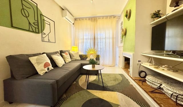 Apartamento de 2 habitaciones en Aguas Nuevas, Torrevieja en alquiler vacacional - 900 € (Ref: 10052083)
