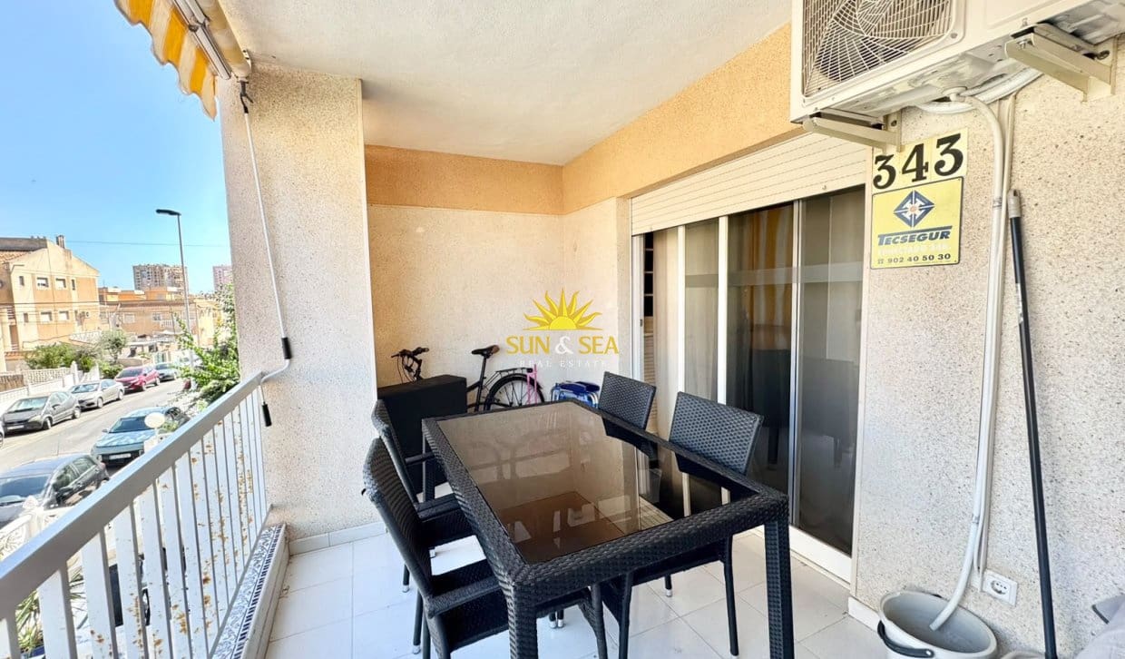 Apartamento de 2 habitaciones en Torrevieja en alquiler vacacional con piscina - 900 € (Ref: 10052083)