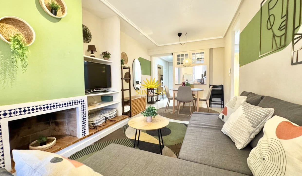 Apartamento de 2 habitaciones en Torrevieja en alquiler vacacional con piscina - 900 € (Ref: 10052083)