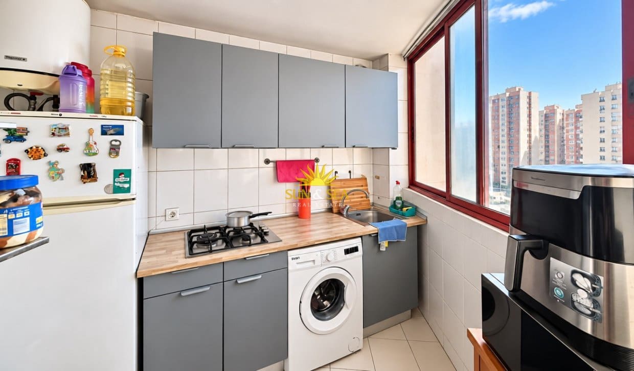 2 slaapkamer Appartement te huur in Benidorm met zwembad garage - € 930 (Ref: 10054325)