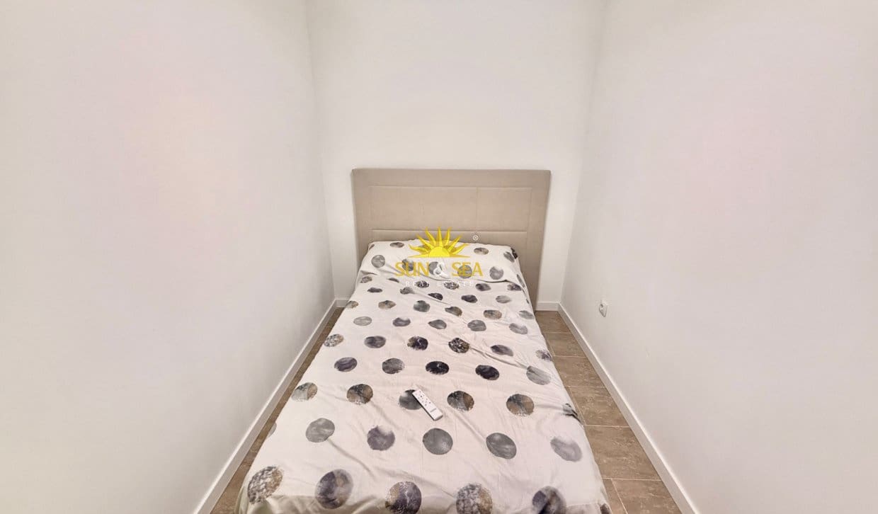 2 bedroom Apartment for rent in Benidorm with garage - € 1,500 (Ref: 10054326)