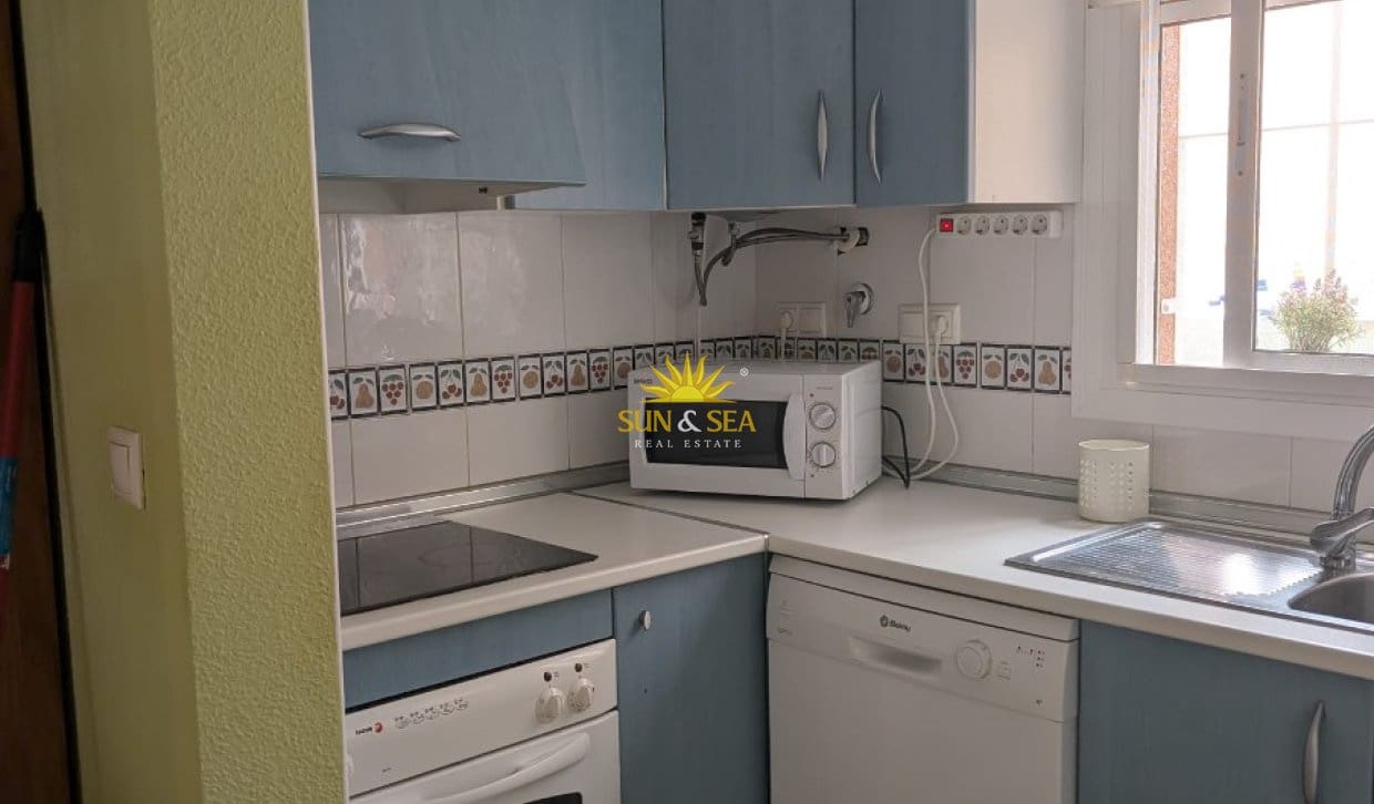 3 quarto Apartamento para arrendar em Gran Alacant com piscina - 950 € (Ref: 10054445)