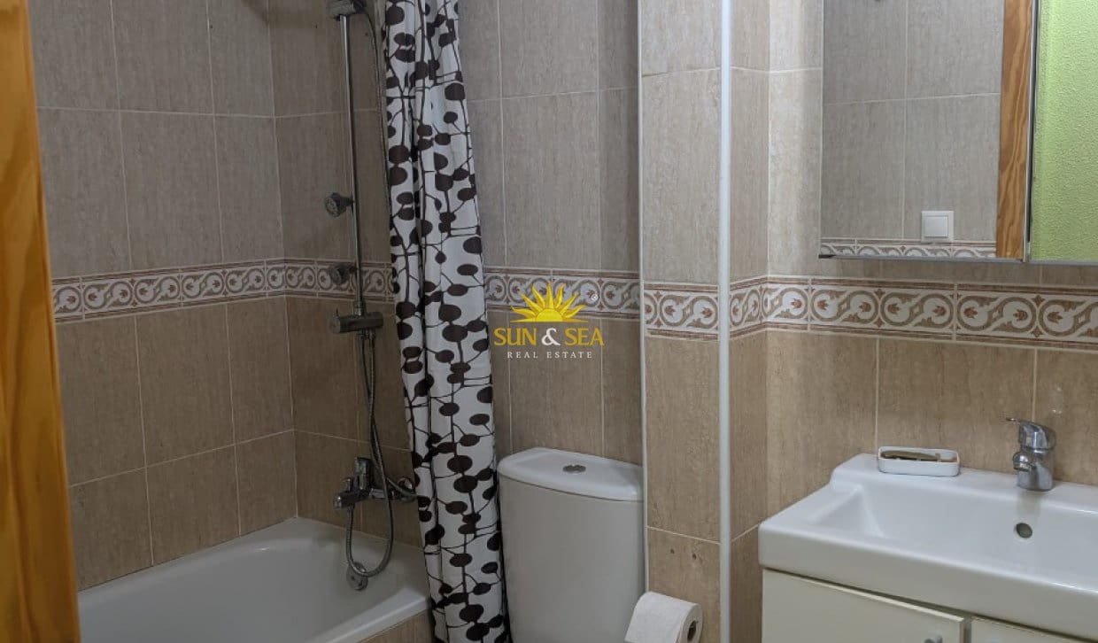 3 quarto Apartamento para arrendar em Gran Alacant com piscina - 950 € (Ref: 10054445)