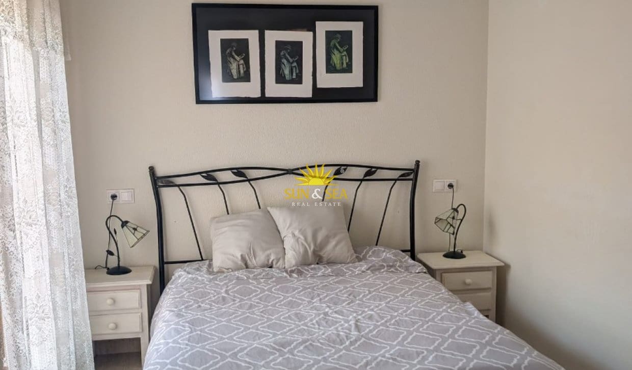 3 quarto Apartamento para arrendar em Gran Alacant com piscina - 950 € (Ref: 10054445)