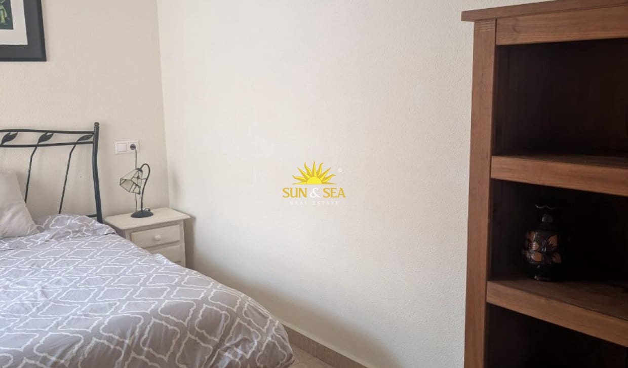 3 quarto Apartamento para arrendar em Gran Alacant com piscina - 950 € (Ref: 10054445)