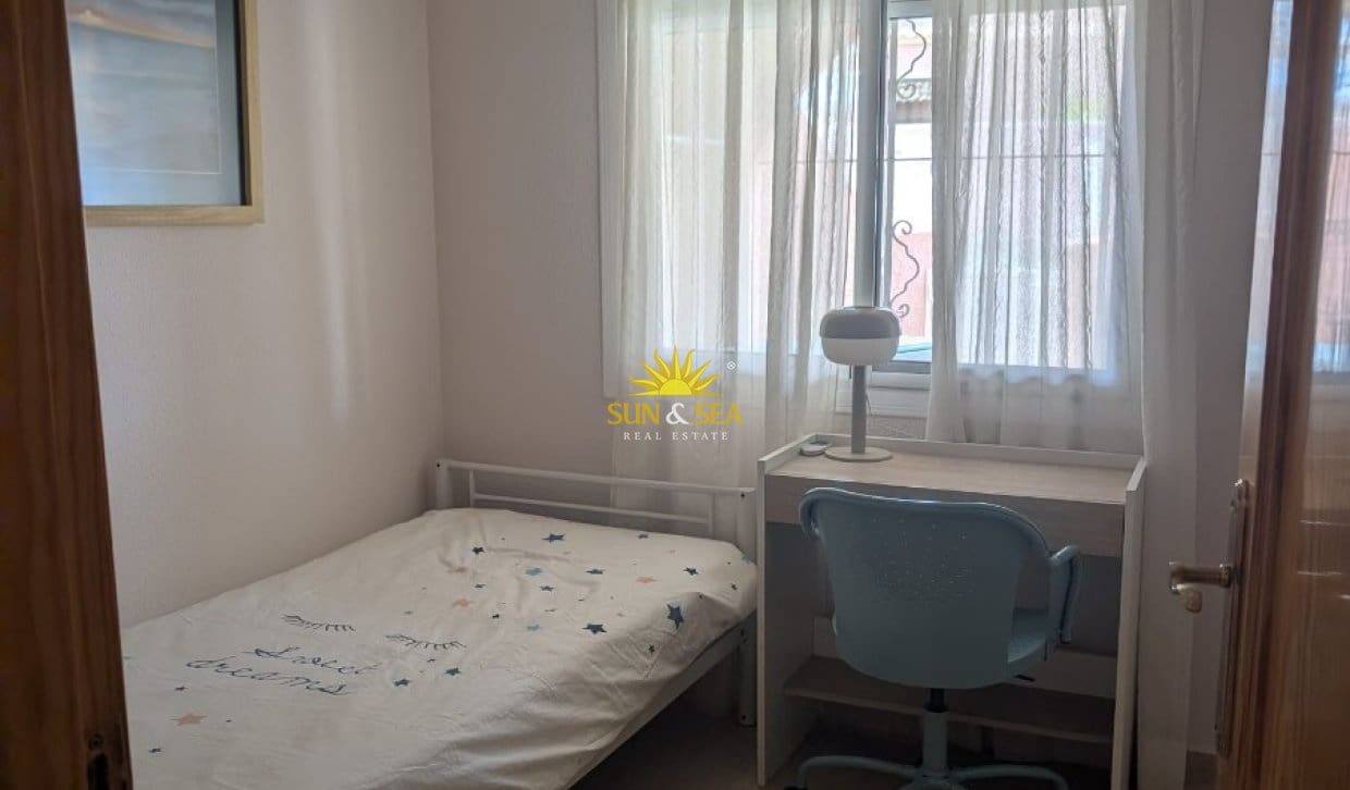 3 quarto Apartamento para arrendar em Gran Alacant com piscina - 950 € (Ref: 10054445)