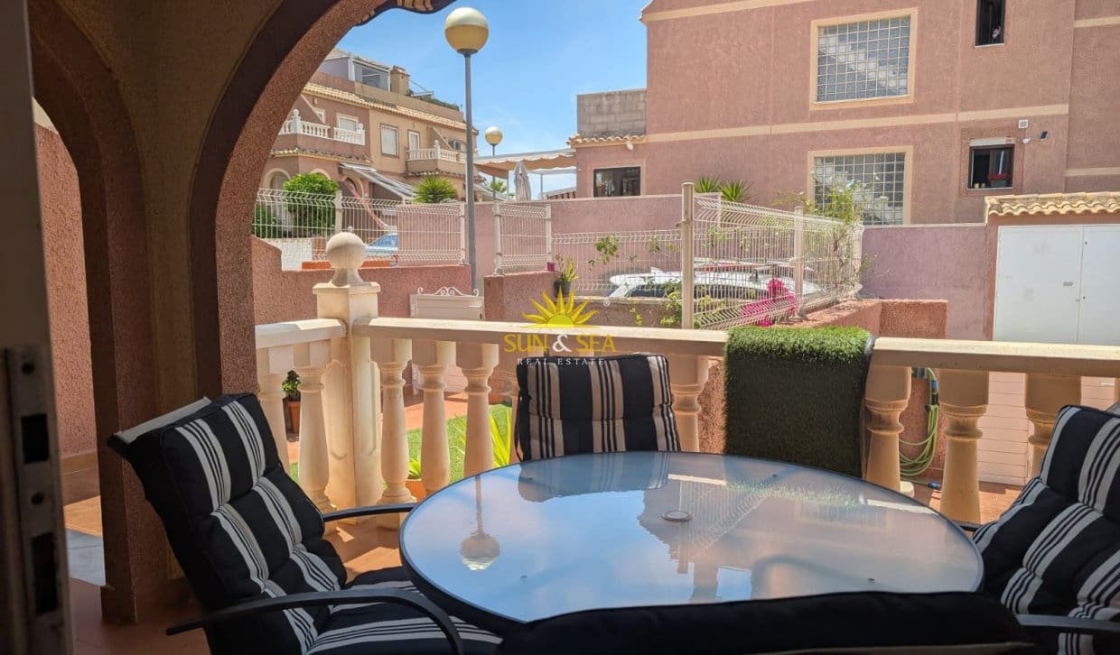 3 quarto Apartamento para arrendar em Gran Alacant com piscina - 950 € (Ref: 10054445)