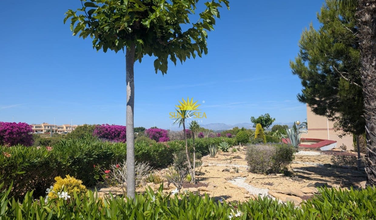 3 quarto Apartamento para arrendar em Gran Alacant com piscina - 950 € (Ref: 10054445)