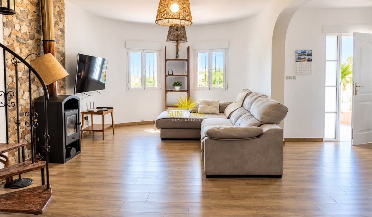 3 soverom Villa til leie i Villamartin med svømmebasseng - € 1 600 (Ref: 10055738)