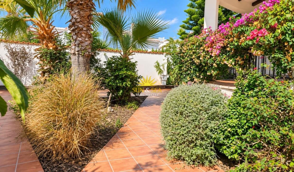 3 soverom Villa til leie i Villamartin med svømmebasseng - € 1 600 (Ref: 10055738)