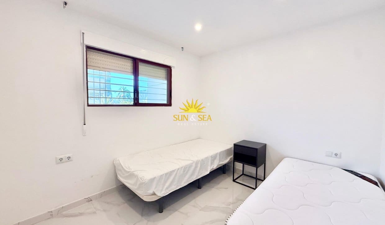 Apartamento de 3 habitaciones en Cabo de las Huertas en alquiler vacacional con piscina garaje - 1.600 € (Ref: 10055741)