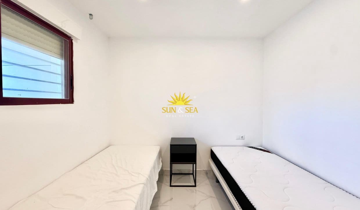 Apartamento de 3 habitaciones en Cabo de las Huertas en alquiler vacacional con piscina garaje - 1.600 € (Ref: 10055741)