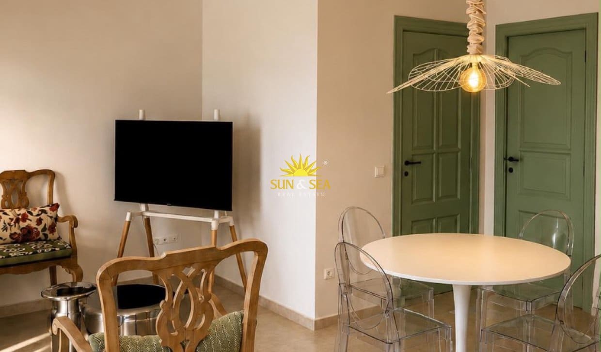   2 soveværelse   ferieLejlighed i Denia   med   swimmingpool  garage  - € 850 (Ref: 10057199)