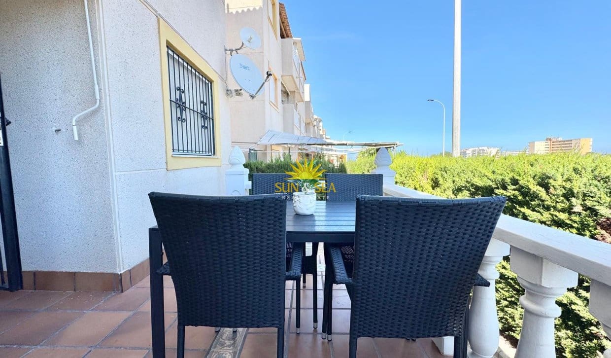Maison de Ville de 2 chambres de location de vacances à Torrevieja avec piscine - 750 € (Ref: 10057201)