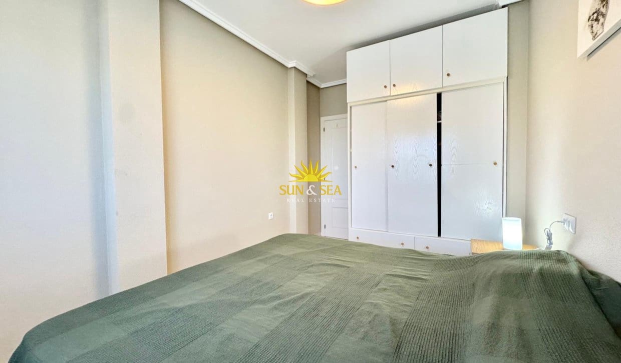 Maison de Ville de 2 chambres de location de vacances à Torrevieja avec piscine - 750 € (Ref: 10057201)