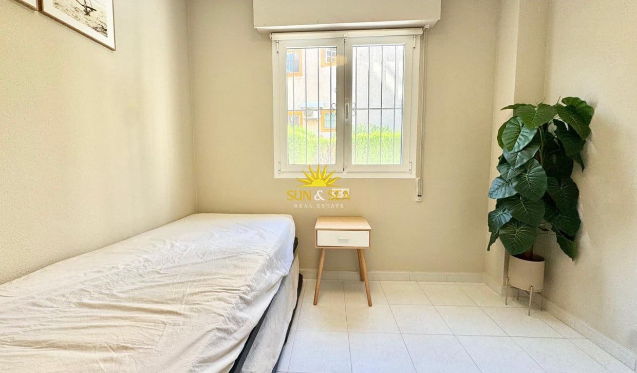 Maison de Ville de 2 chambres de location de vacances à Torrevieja avec piscine - 750 € (Ref: 10057201)
