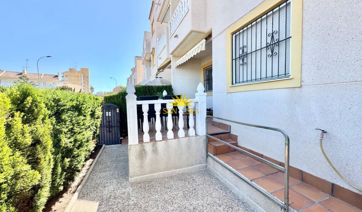 Maison de Ville de 2 chambres de location de vacances à Torrevieja avec piscine - 750 € (Ref: 10057201)