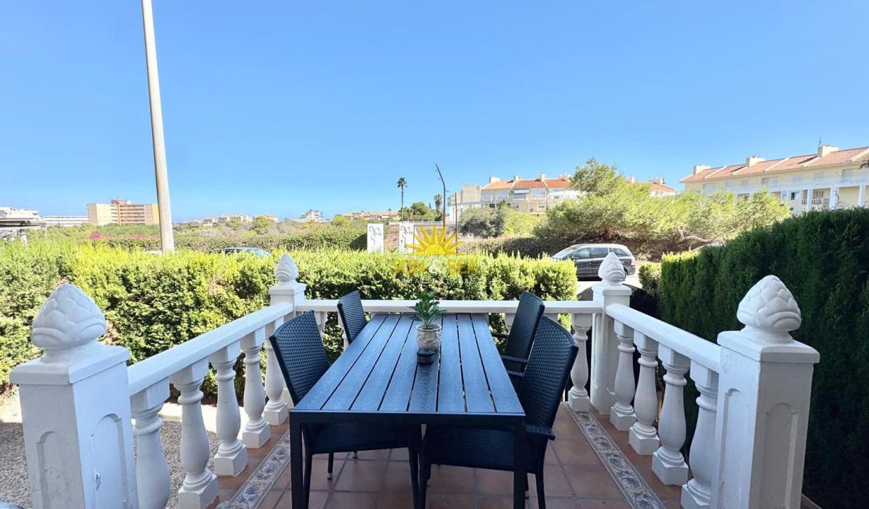 Maison de Ville de 2 chambres de location de vacances à Torrevieja avec piscine - 750 € (Ref: 10057201)