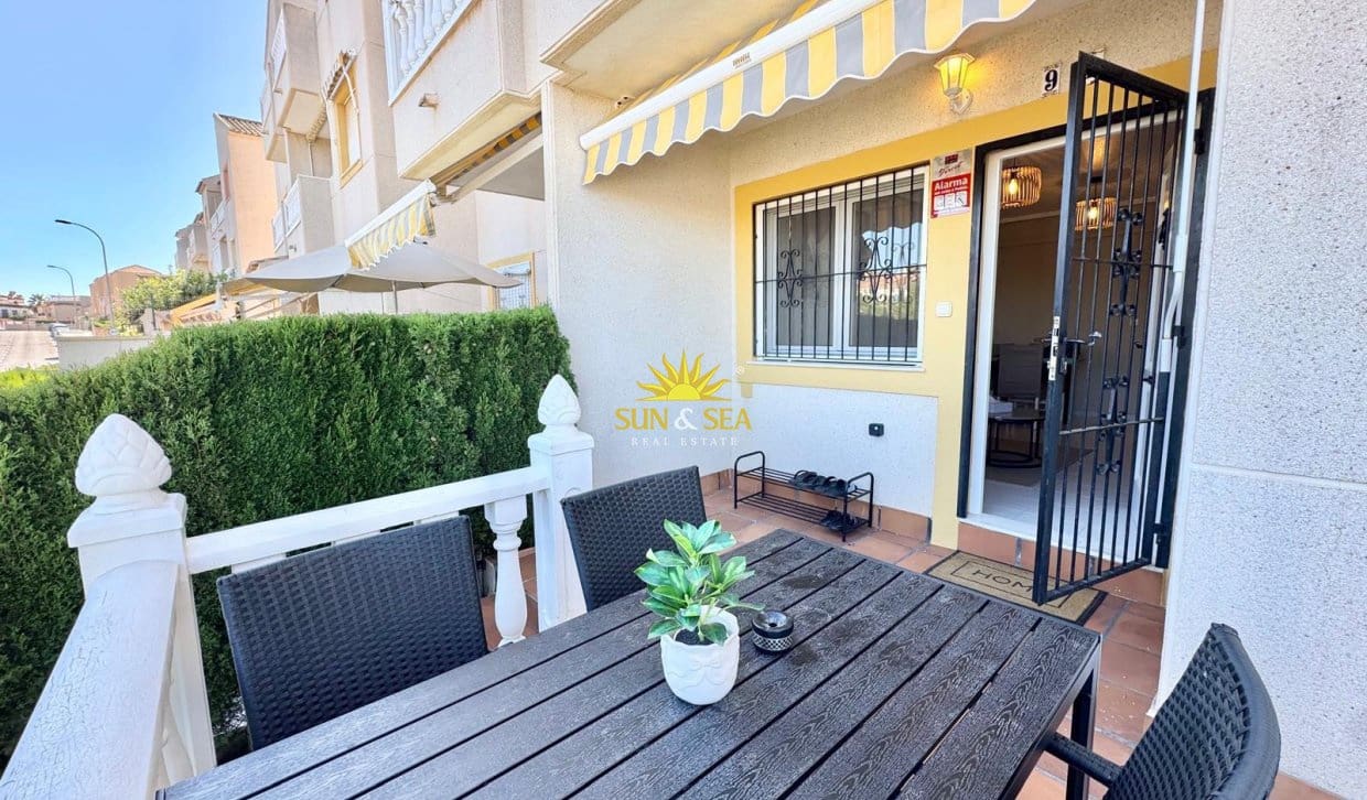 Maison de Ville de 2 chambres de location de vacances à Torrevieja avec piscine - 750 € (Ref: 10057201)