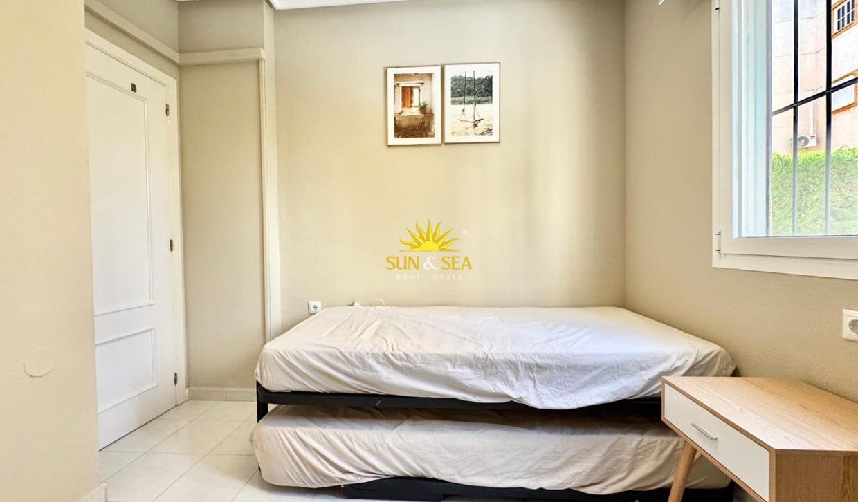 Maison de Ville de 2 chambres de location de vacances à Torrevieja avec piscine - 750 € (Ref: 10057201)