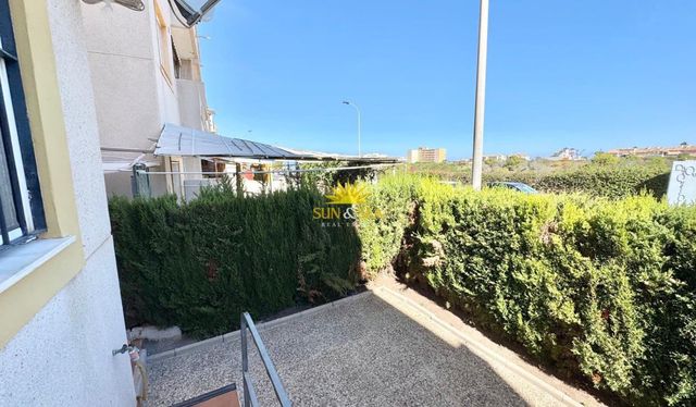 Casa de 2 habitaciones en Torreblanca, Torrevieja en alquiler vacacional con piscina - 750 € (Ref: 10057201)