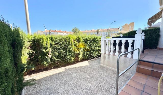 Casa de 2 habitaciones en Torreblanca, Torrevieja en alquiler vacacional con piscina - 750 € (Ref: 10057201)