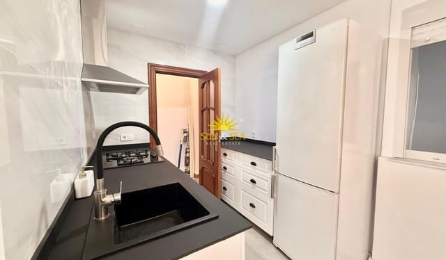 4 bedroom Apartment for rent in Ensanche - Diputacion, Alicante / Alacant city - € 1,300 (Ref: 10057202)