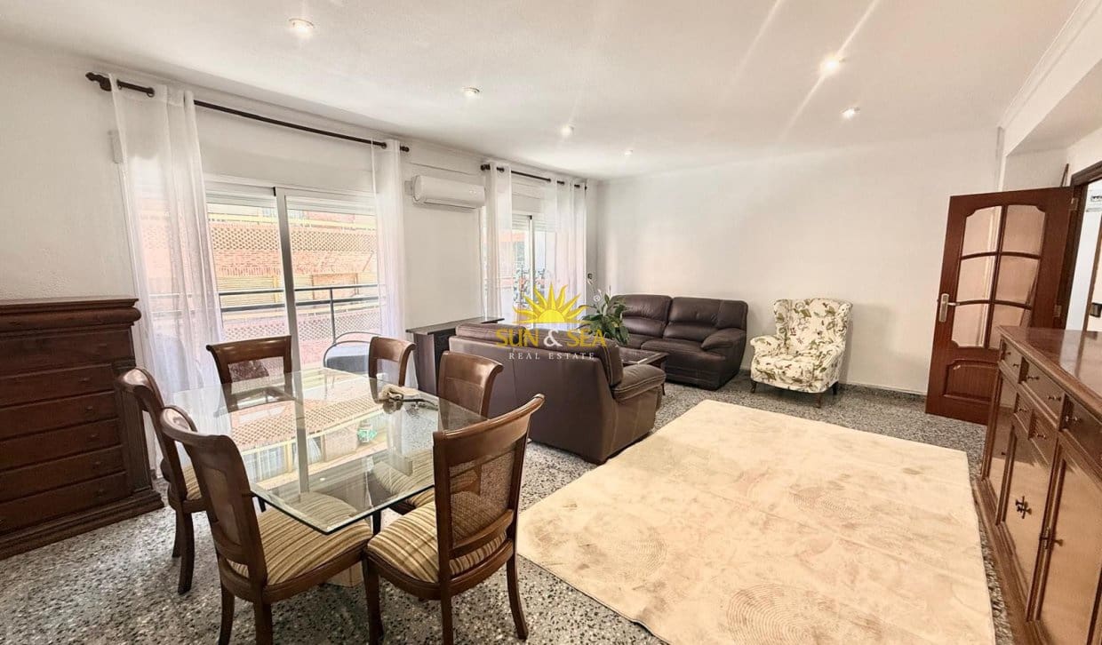 4 bedroom Apartment for rent in Alicante / Alacant city - € 1,300 (Ref: 10057202)