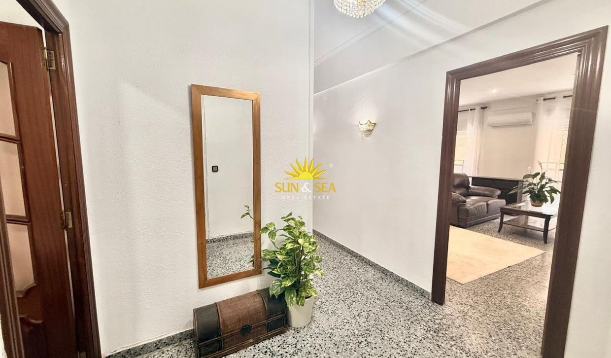 4 bedroom Apartment for rent in Alicante / Alacant city - € 1,300 (Ref: 10057202)