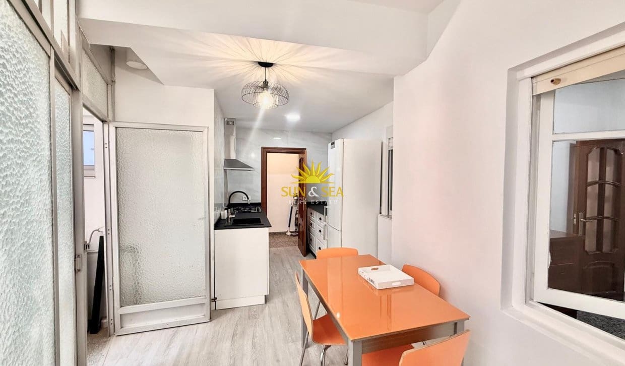4 bedroom Apartment for rent in Alicante / Alacant city - € 1,300 (Ref: 10057202)