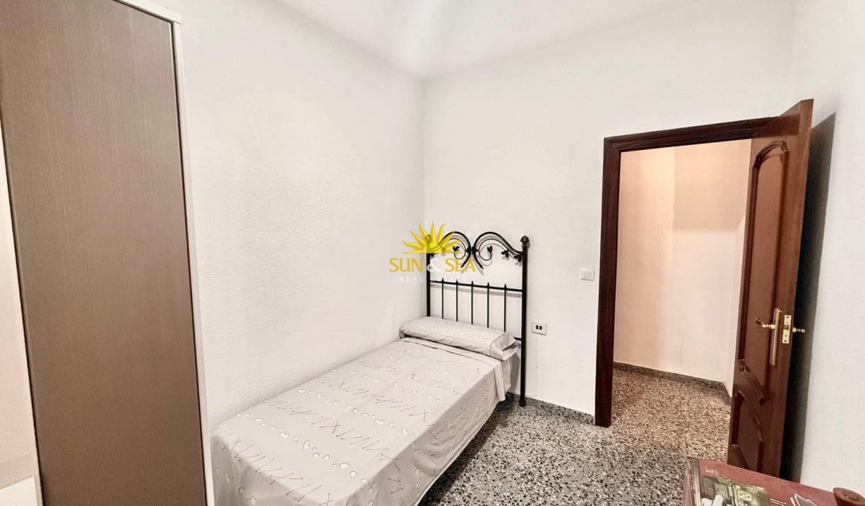 4 bedroom Apartment for rent in Alicante / Alacant city - € 1,300 (Ref: 10057202)