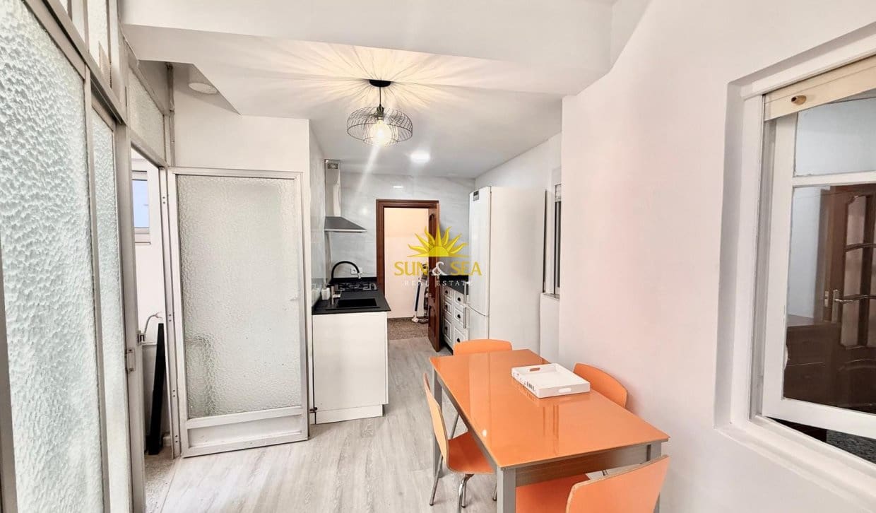 4 bedroom Apartment for rent in Alicante / Alacant city - € 1,300 (Ref: 10057202)