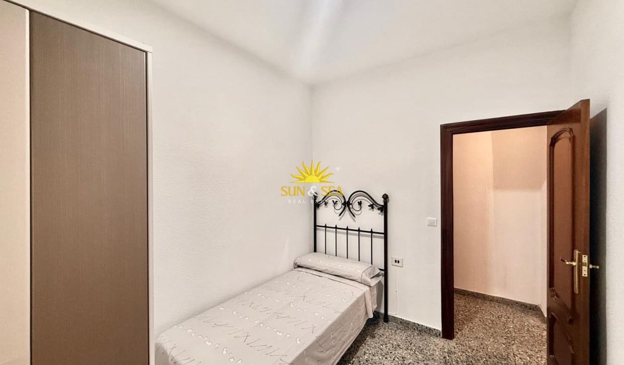 4 bedroom Apartment for rent in Alicante / Alacant city - € 1,300 (Ref: 10057202)