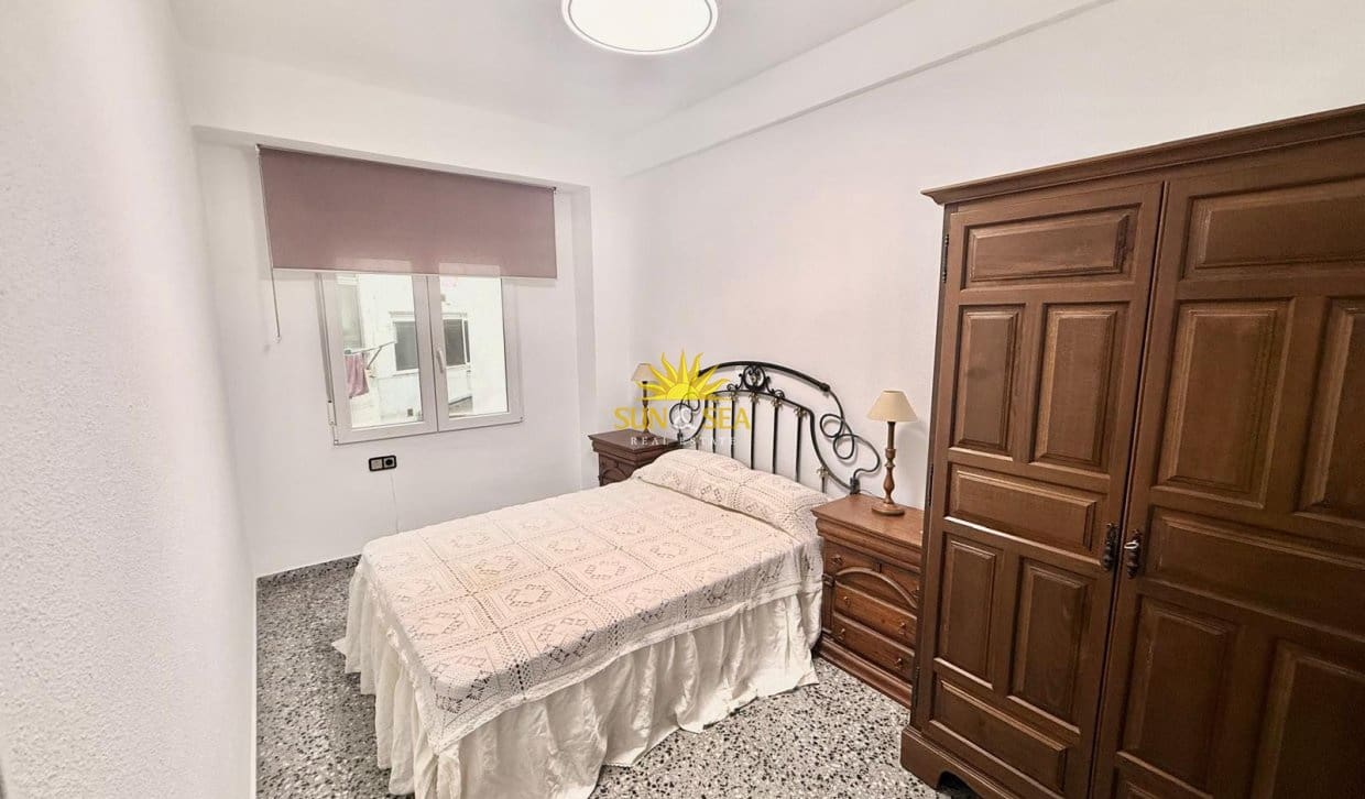 4 bedroom Apartment for rent in Alicante / Alacant city - € 1,300 (Ref: 10057202)