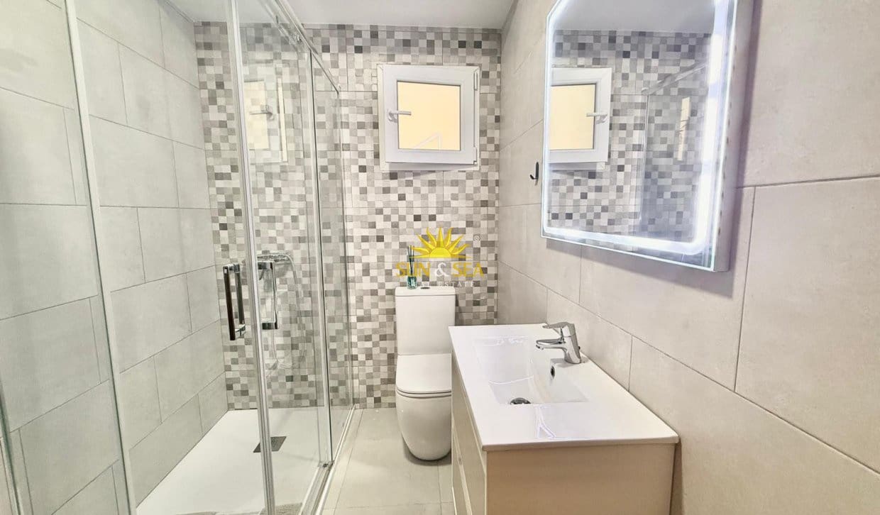 4 bedroom Apartment for rent in Alicante / Alacant city - € 1,300 (Ref: 10057202)