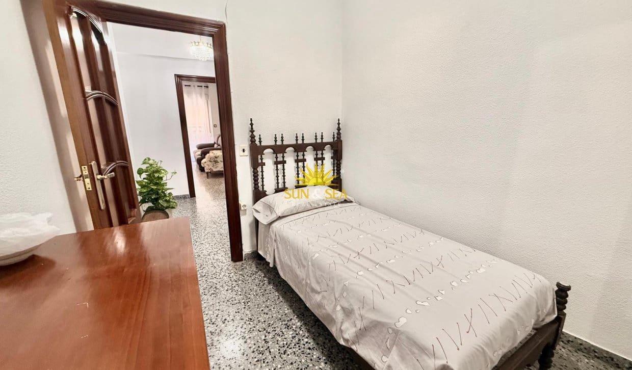 4 bedroom Apartment for rent in Alicante / Alacant city - € 1,300 (Ref: 10057202)
