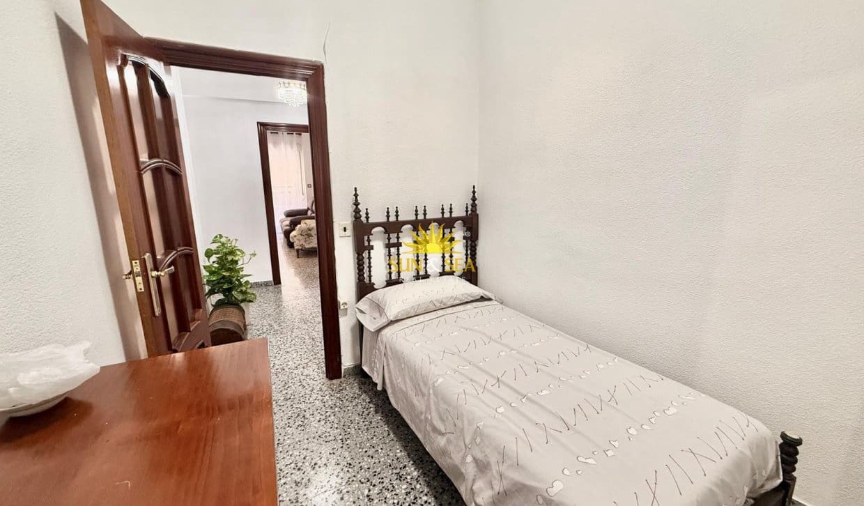 4 bedroom Apartment for rent in Alicante / Alacant city - € 1,300 (Ref: 10057202)