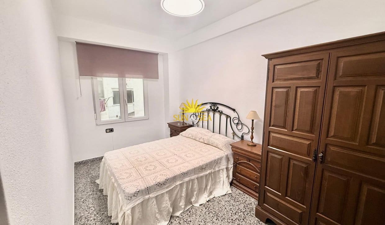 4 bedroom Apartment for rent in Alicante / Alacant city - € 1,300 (Ref: 10057202)