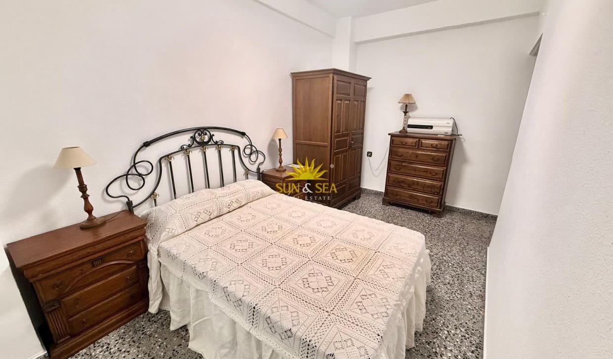 4 bedroom Apartment for rent in Alicante / Alacant city - € 1,300 (Ref: 10057202)
